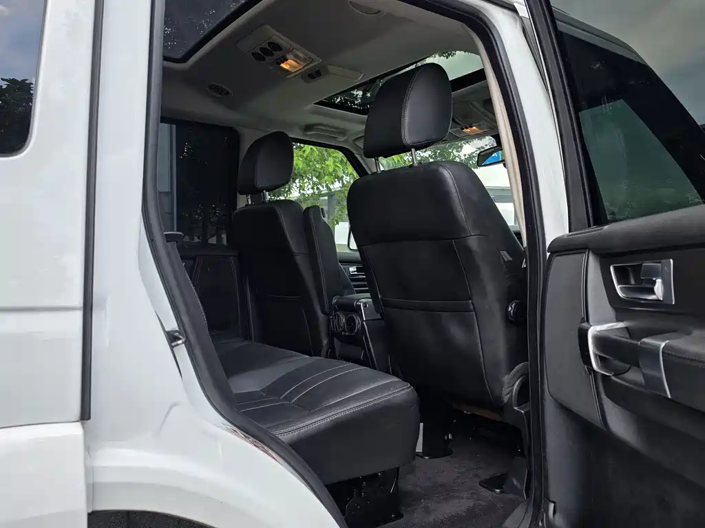 Land Rover Discovery 2013 — фото 12