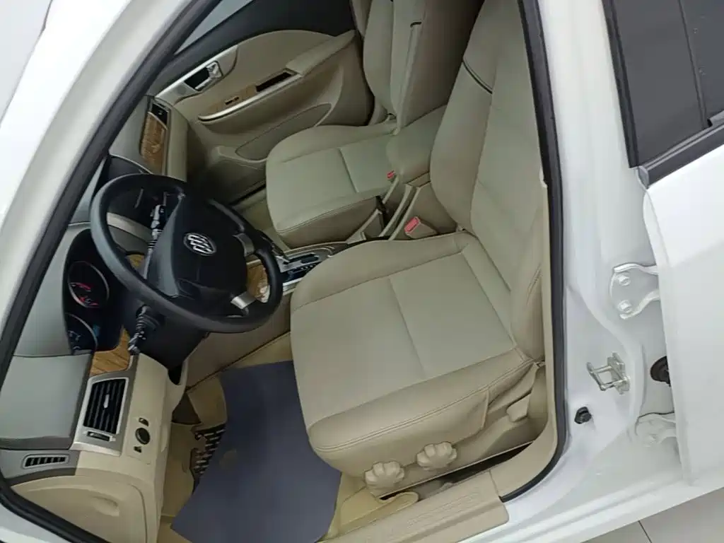 Buick Excelle 2015 — фото 15