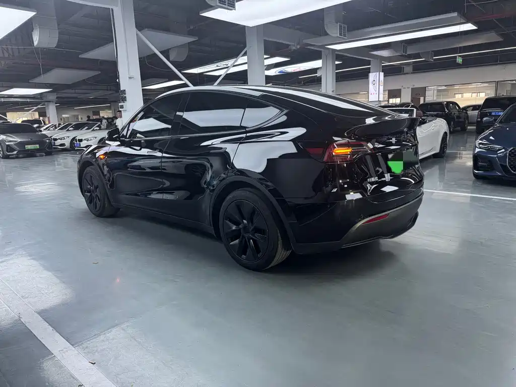 Tesla Model Y 2023 — фото 16