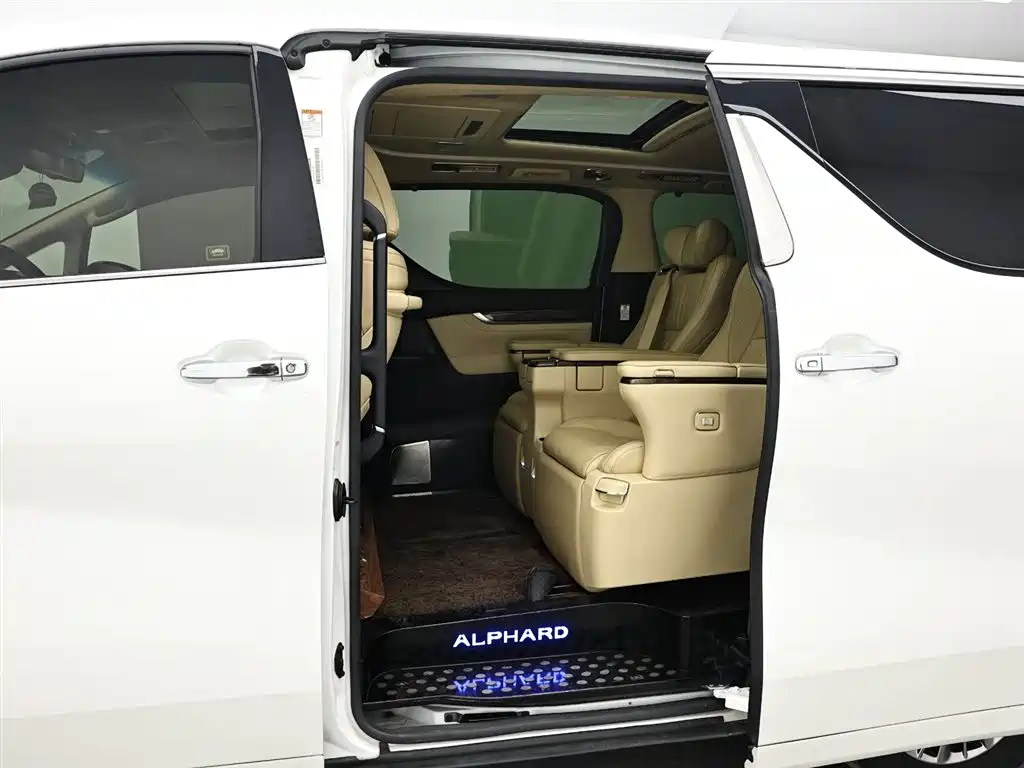 Toyota Alphard 2020 — фото 14