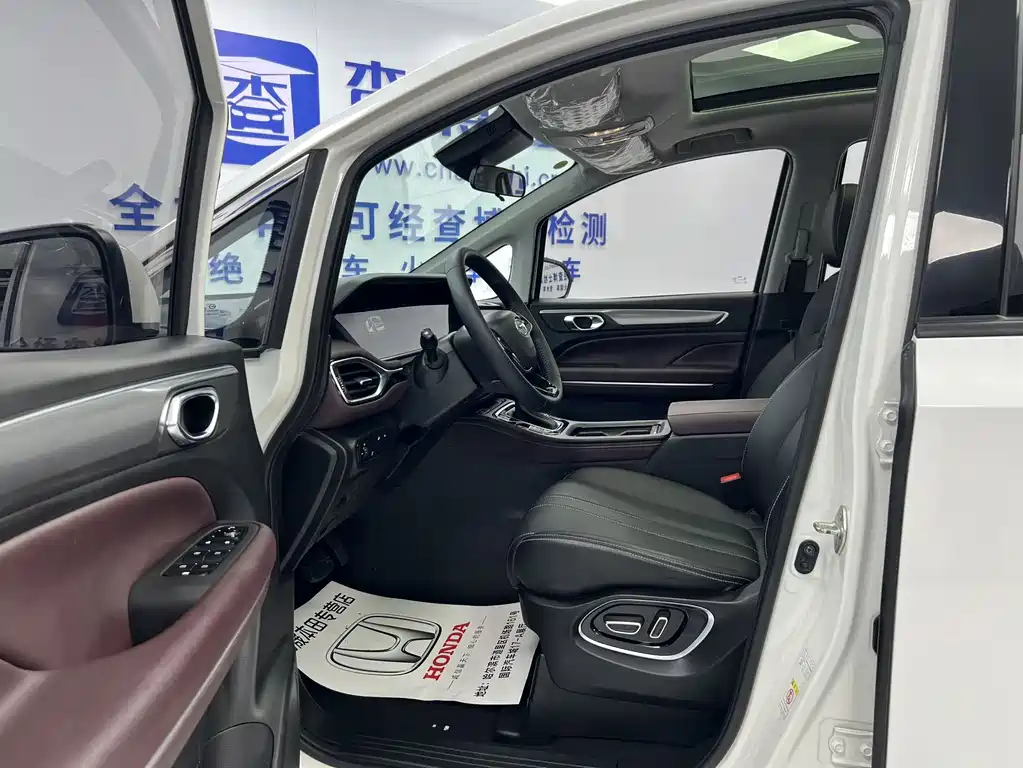 GAC Trumpchi M6 2021 — фото 7