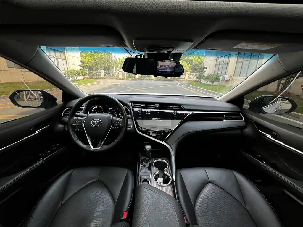 Toyota Camry 2020 — фото 7