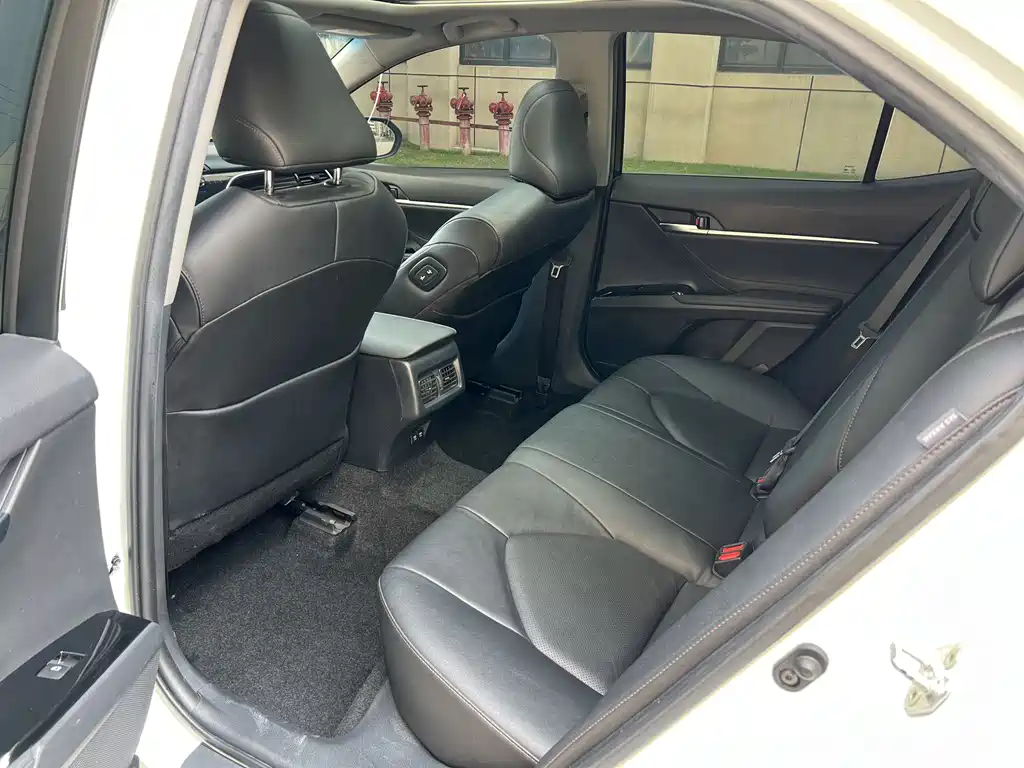 Toyota Camry 2020 — фото 10