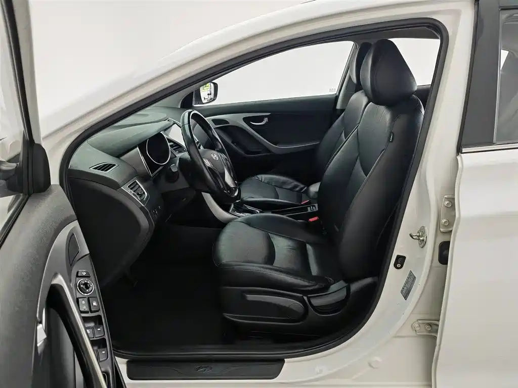 Hyundai Elantra Langdong 2016 — фото 10