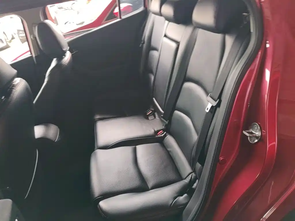 Mazda 3 Axela 2016 — фото 17