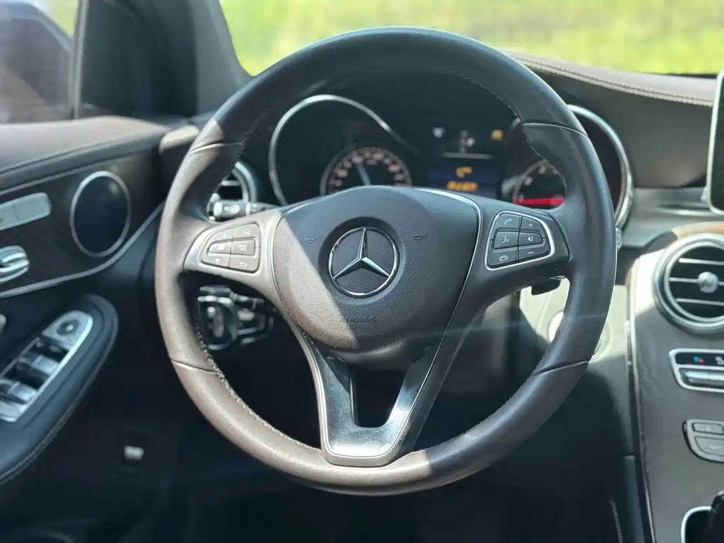 Mercedes-Benz GLC 2017 — фото 11