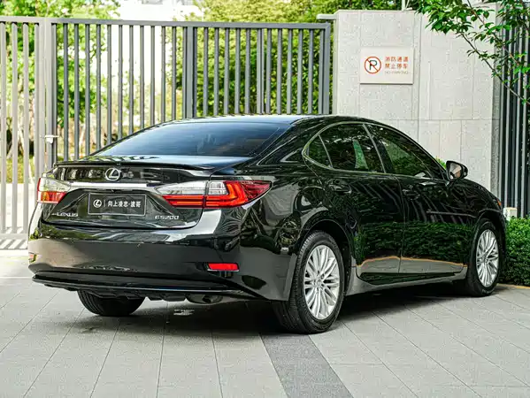 Lexus ES 2018