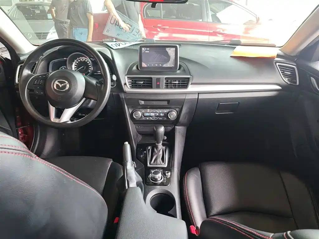 Mazda 3 Axela 2016 — фото 10