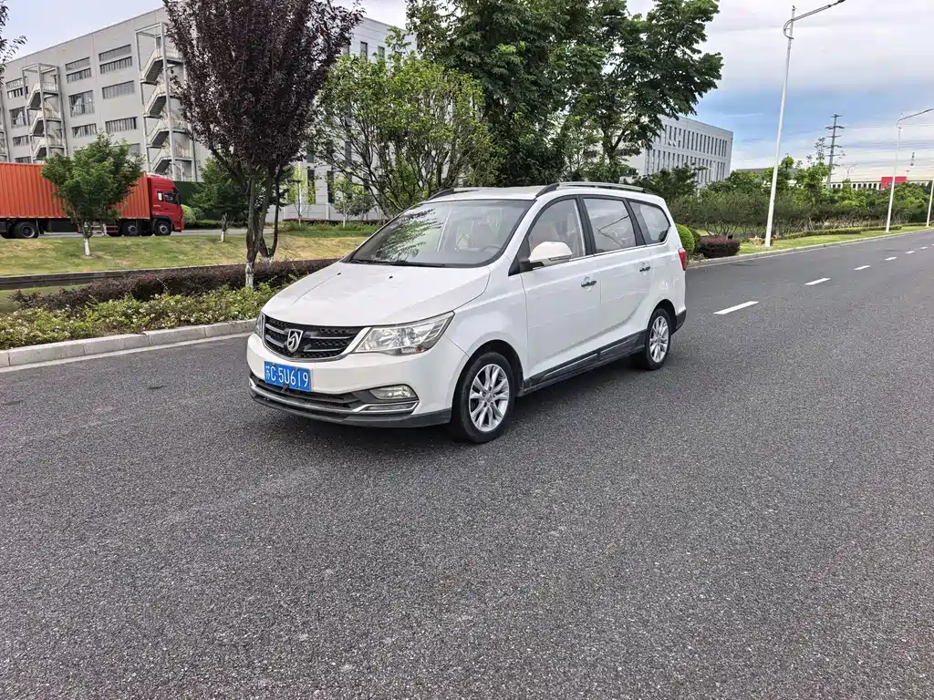 Baojun 730 2015