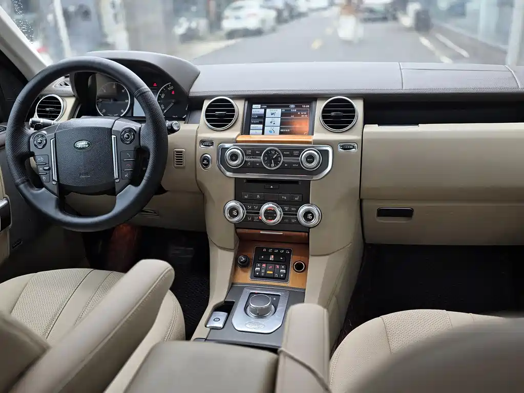 Land Rover Discovery 2013 — фото 10