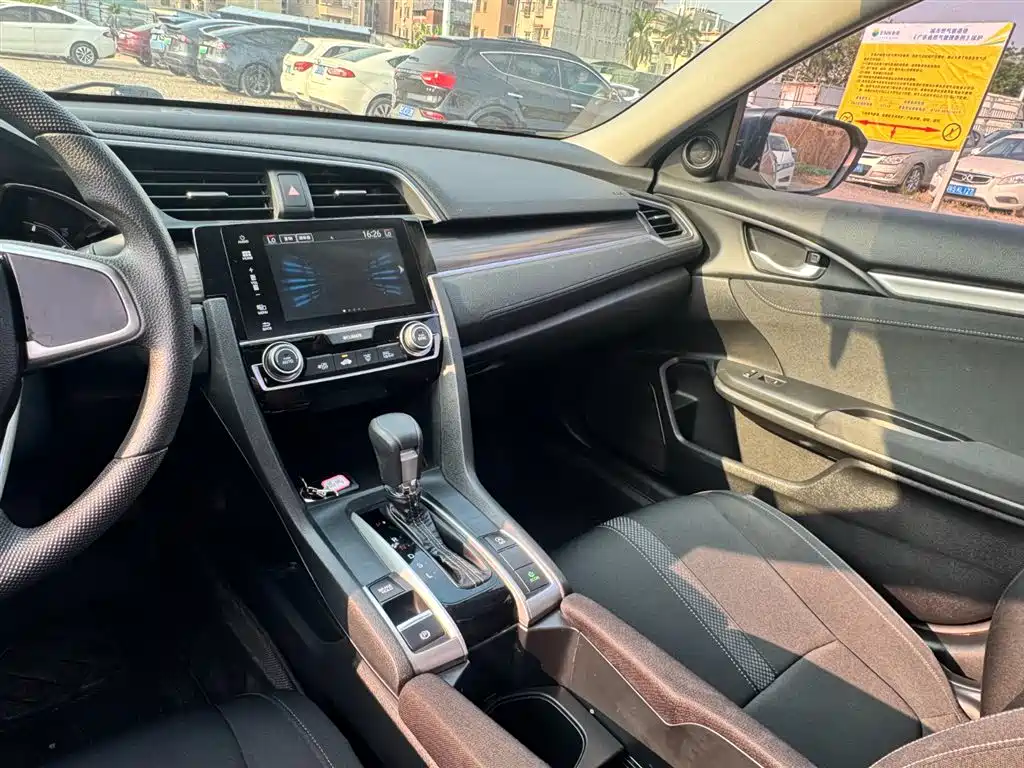 Honda Civic 2020 — фото 15