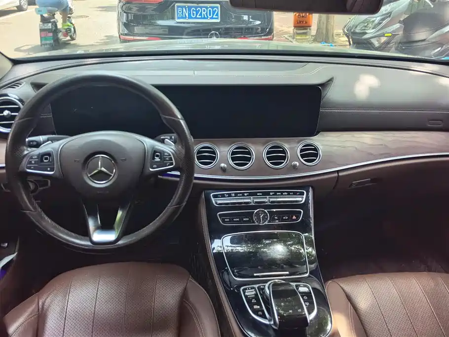 Mercedes-Benz E-Class 2017 — фото 12