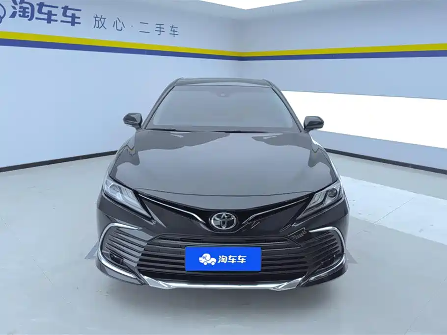 Toyota Camry 2023 — фото 2