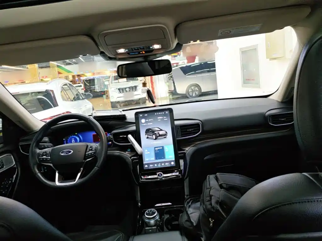 Ford Explorer 2021 — фото 10
