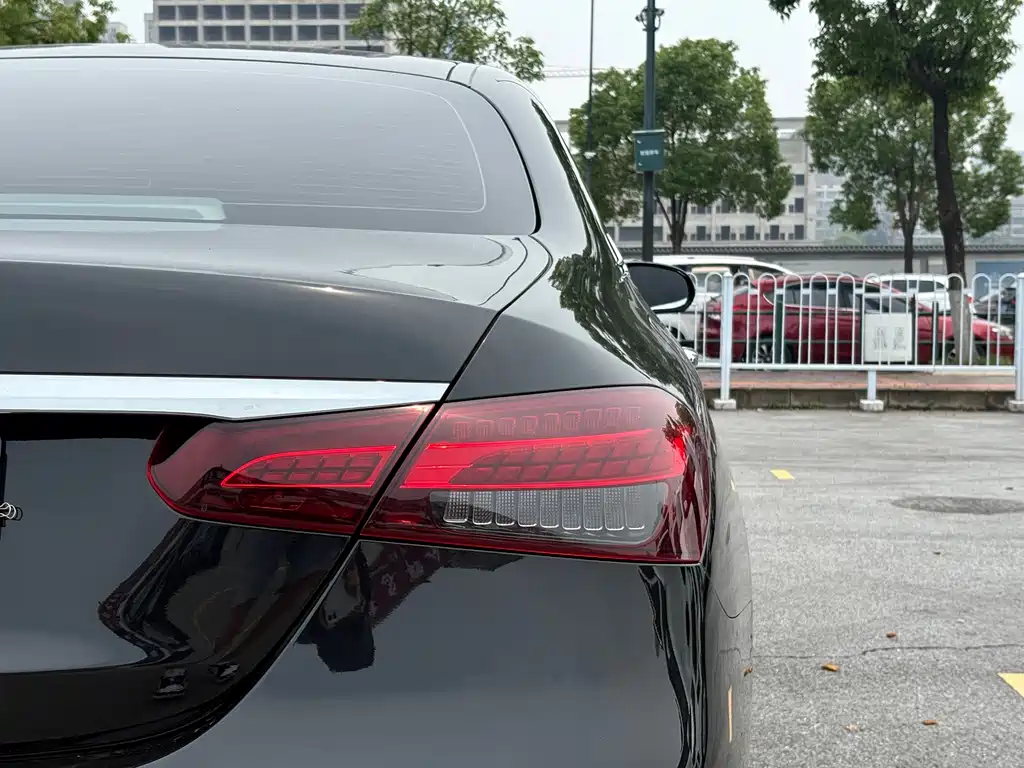 Mercedes-Benz E-Class 2023 — фото 14