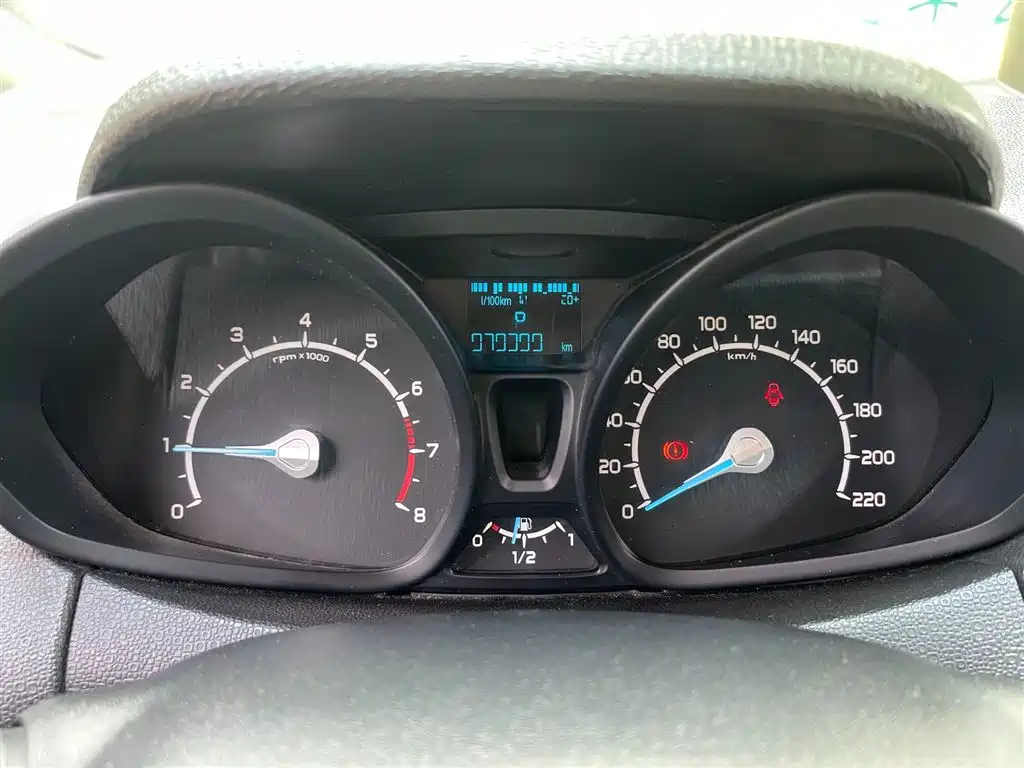 Ford Ecosport 2015 — фото 18