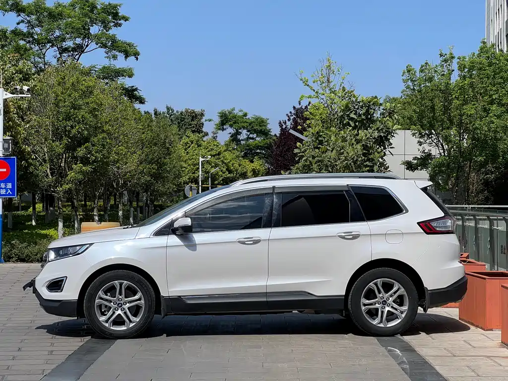 Ford Edge 2019 — фото 16
