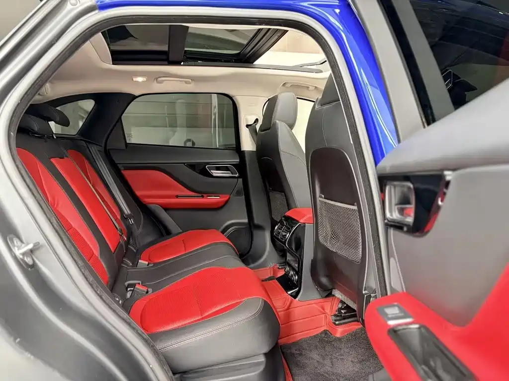 Jaguar F-PACE 2019 — фото 14