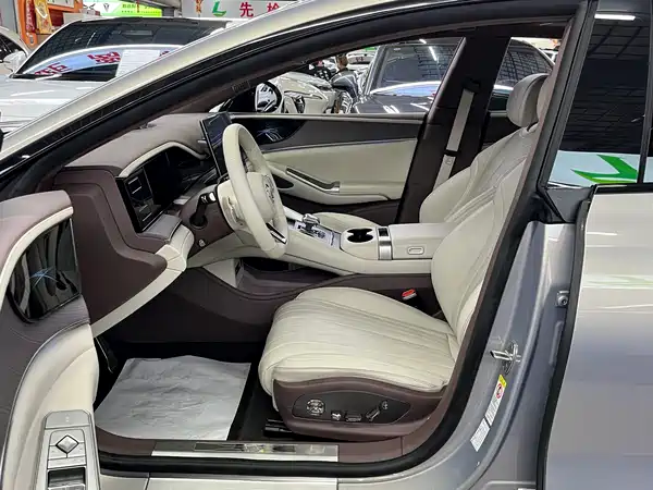 Denza Z9GT 2024