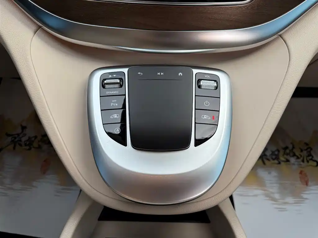 Mercedes-Benz V-Class 2023 — фото 35