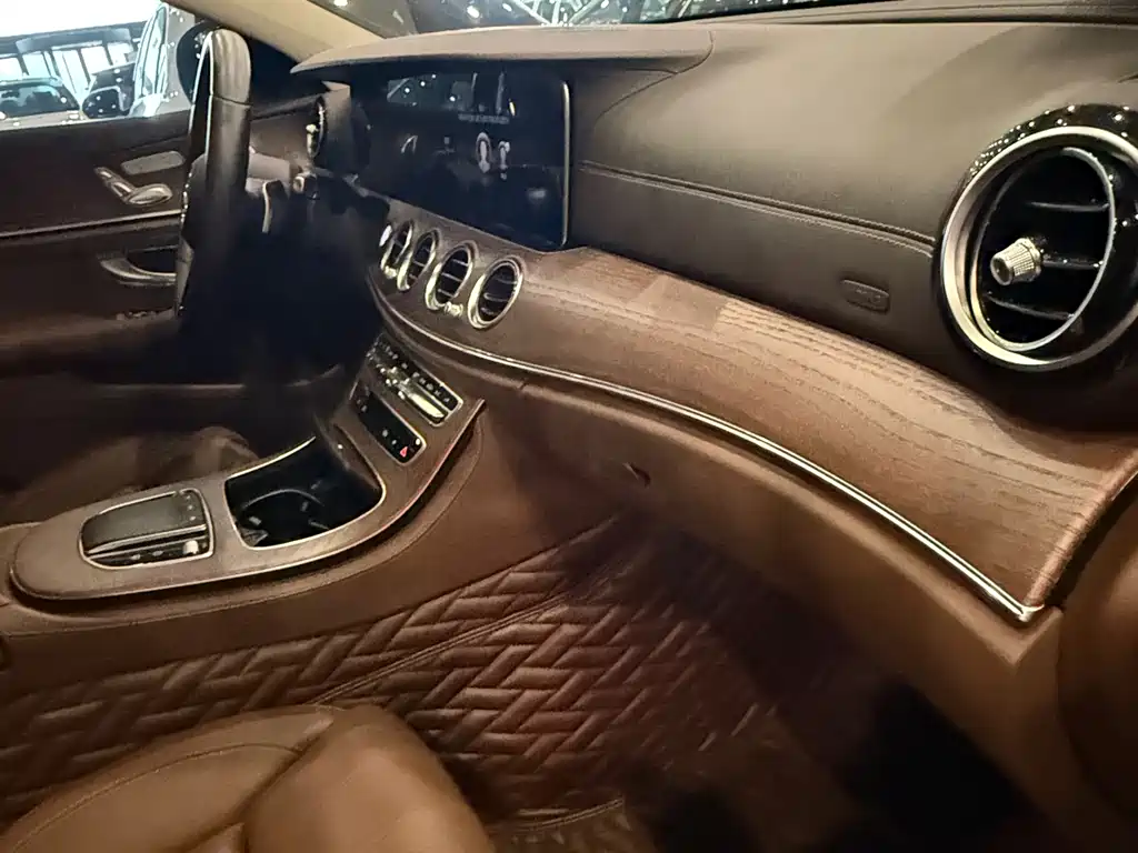Mercedes-Benz E-Class 2022 — фото 10