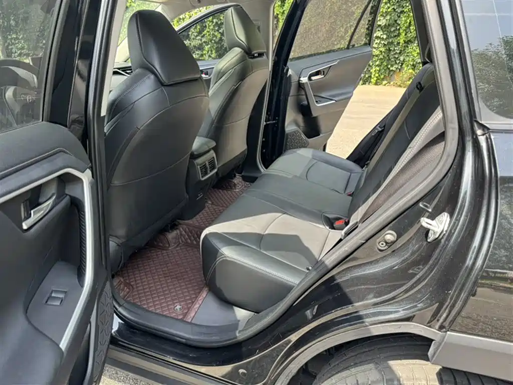 Toyota Wildlander 2023 — фото 18