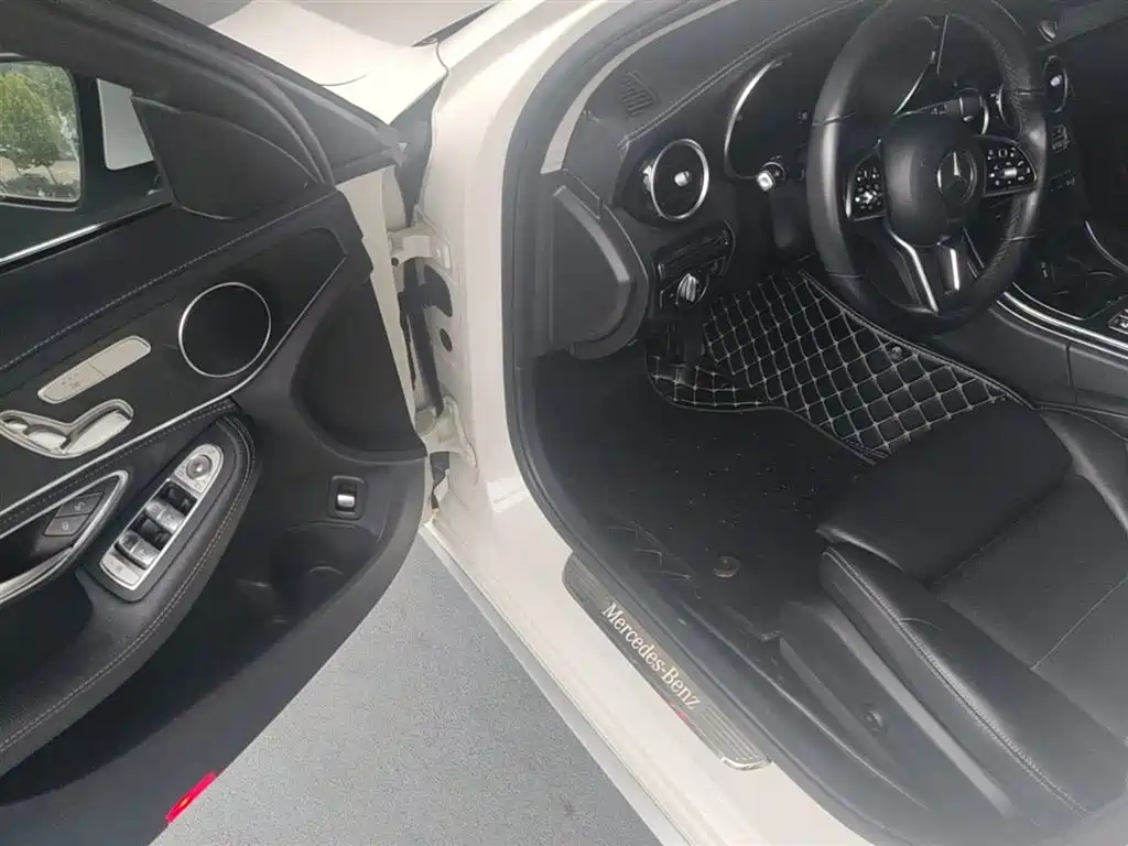 Mercedes-Benz C-Class 2019 — фото 16