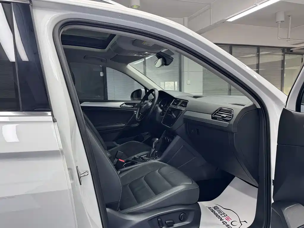Volkswagen Tiguan L 2020 — фото 15