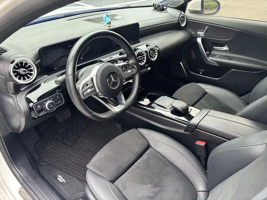 Mercedes-Benz A-Class 2023 — фото 8
