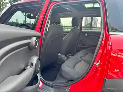 MINI MINI 2023