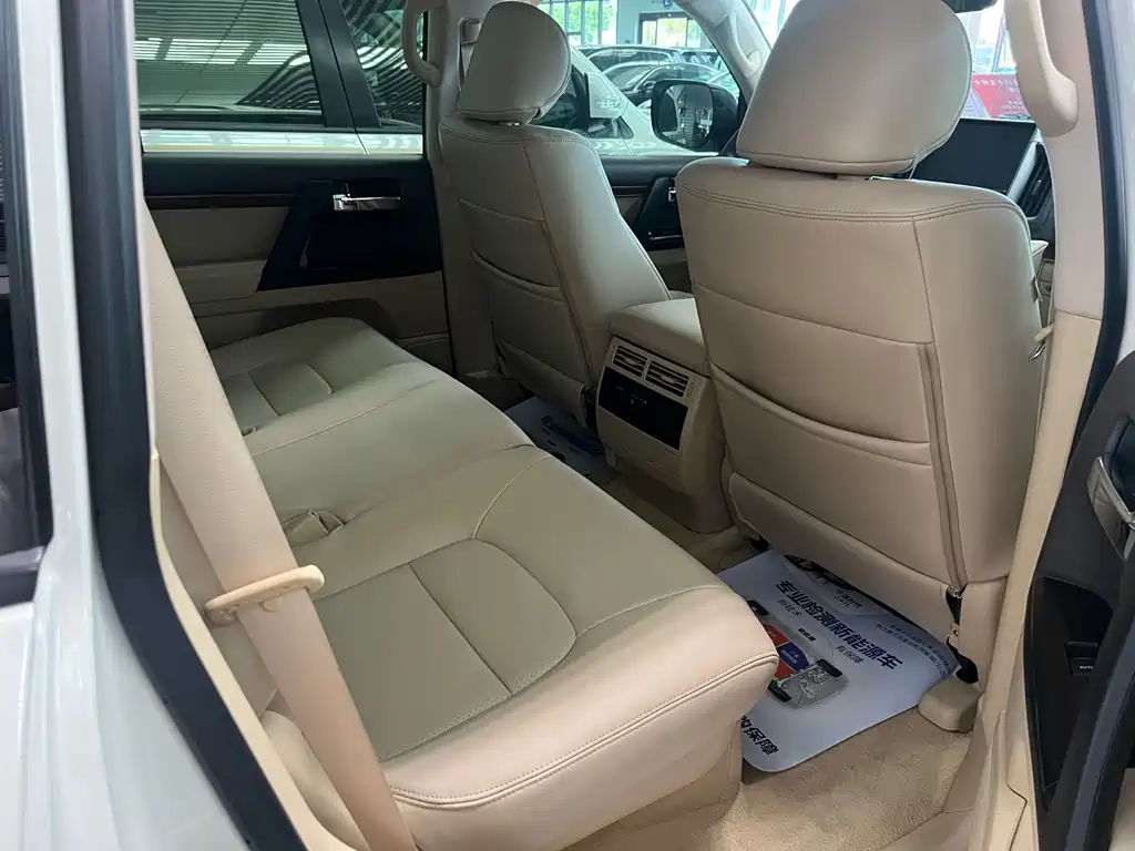 Toyota Land Cruiser 2018 — фото 10
