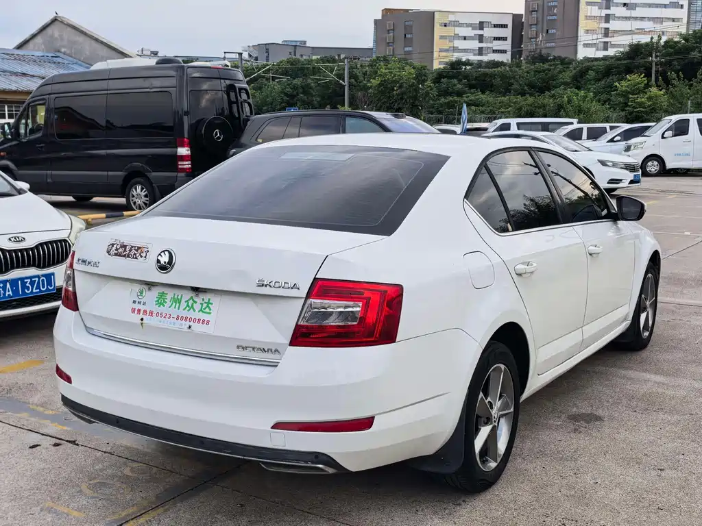 Skoda Octavia 2016 — фото 10