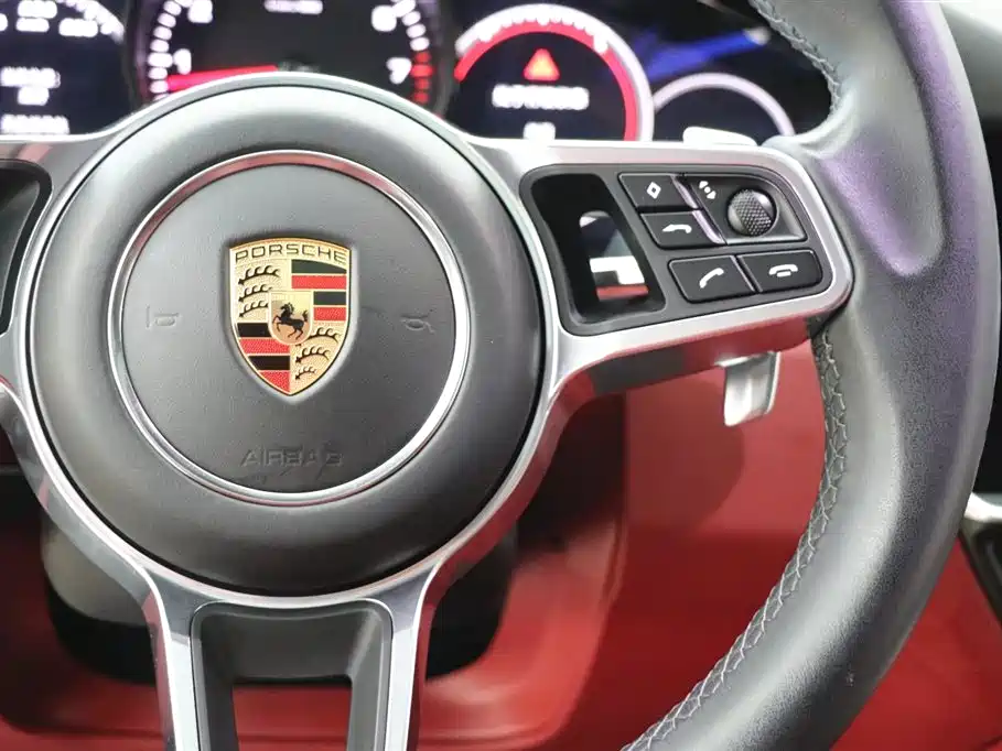 Porsche Cayenne 2019 — фото 19