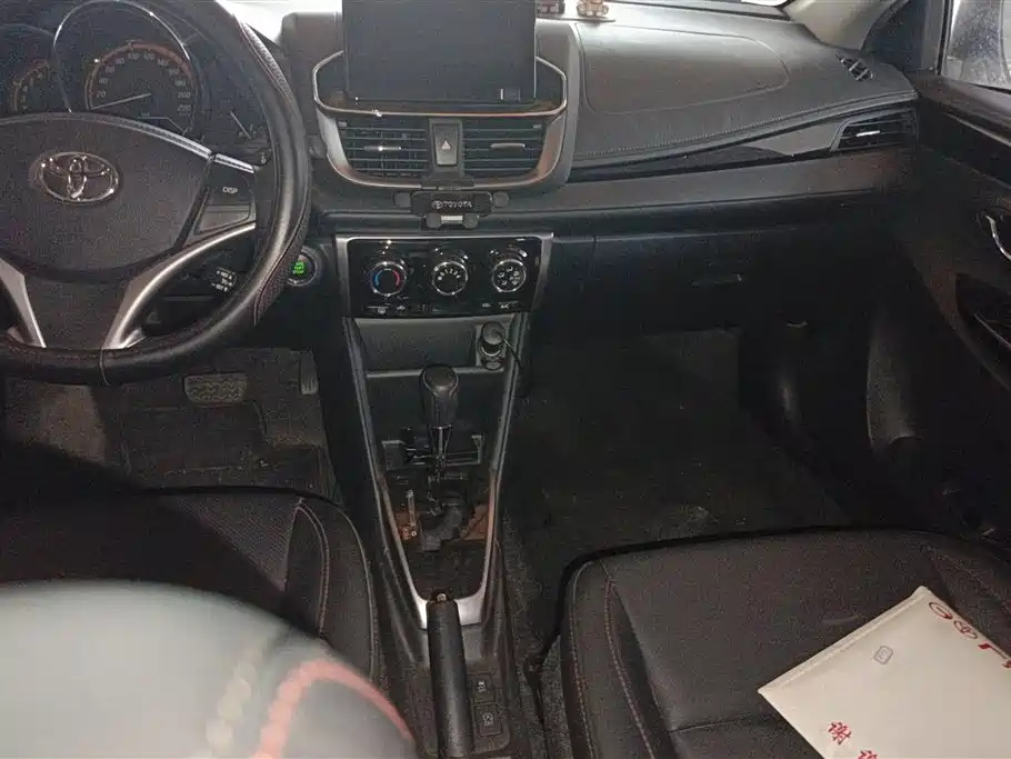 Toyota Yaris L 2022 — фото 16