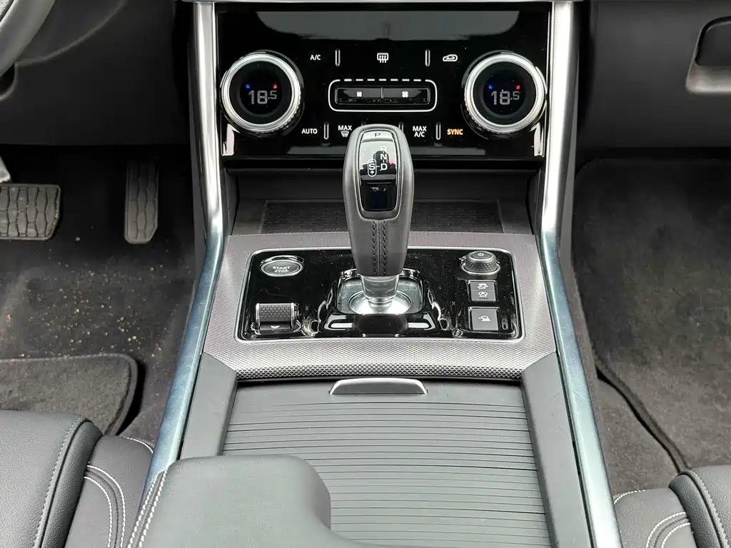 Jaguar XEL 2023 — фото 20