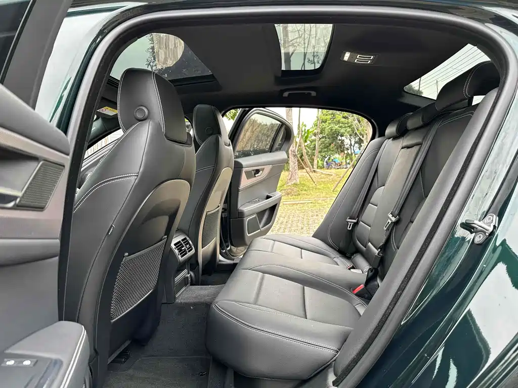 Jaguar XEL 2023 — фото 15