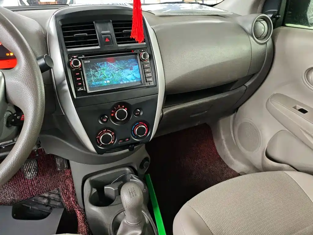Nissan Sunny 2015 — фото 13