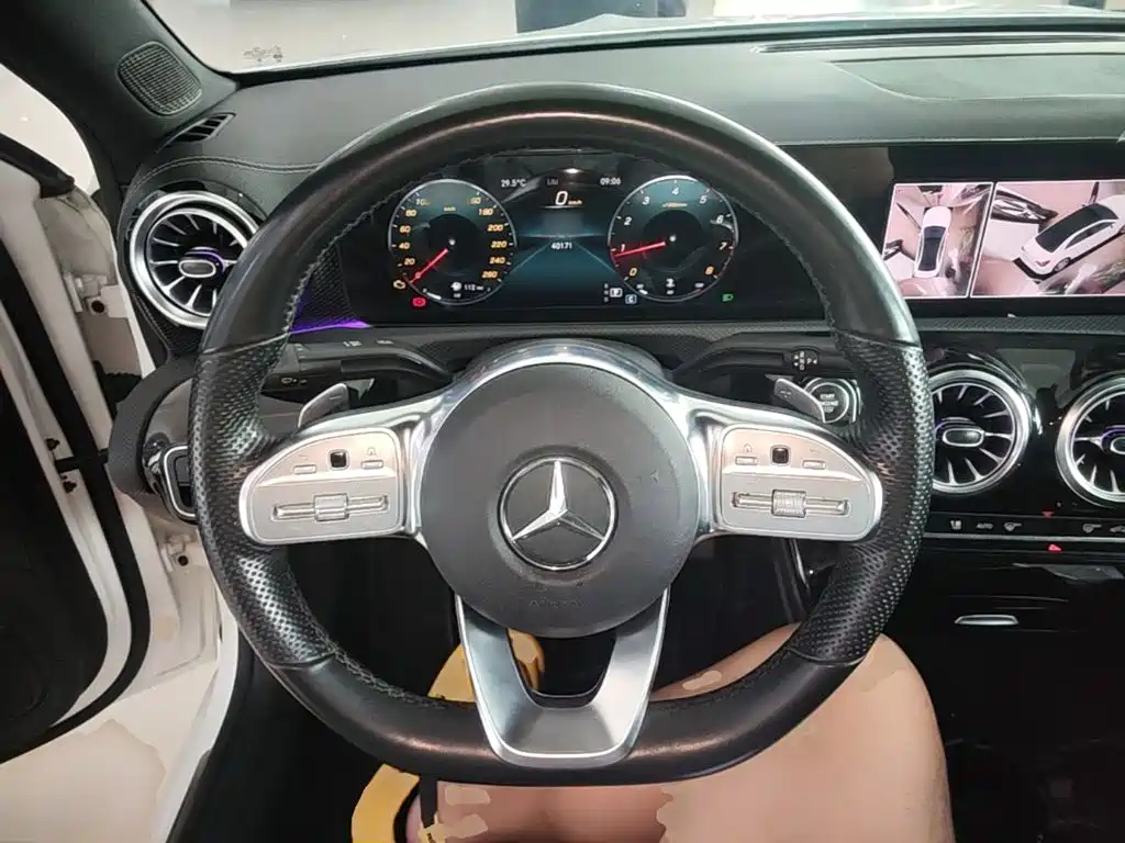 Mercedes-Benz A-Class 2021 — фото 11