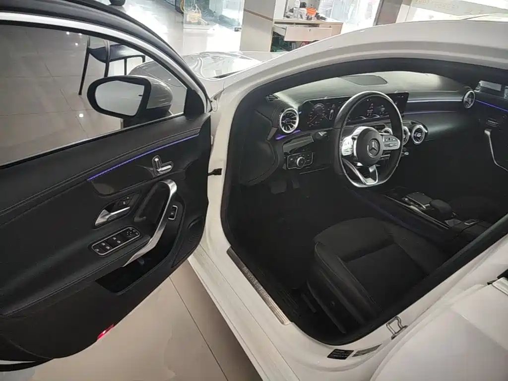 Mercedes-Benz A-Class 2021 — фото 16