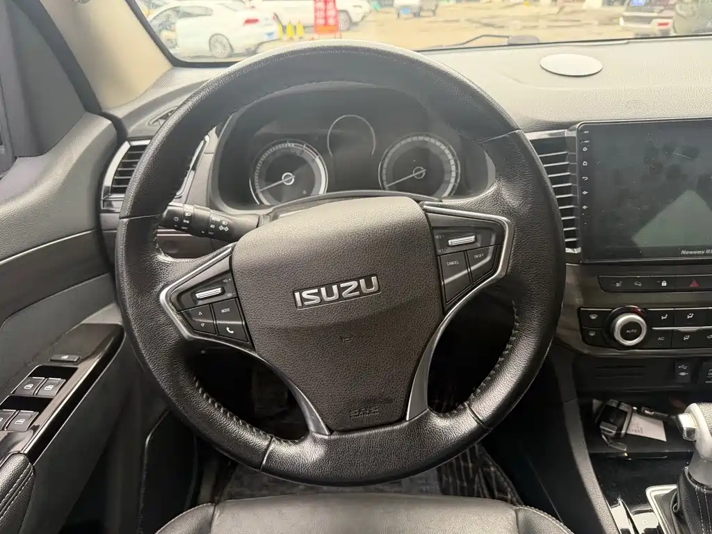 Isuzu Mu-X Shepherd 2019 — фото 6