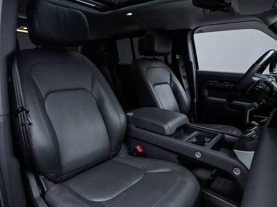 Land Rover Defender 2023 — фото 13