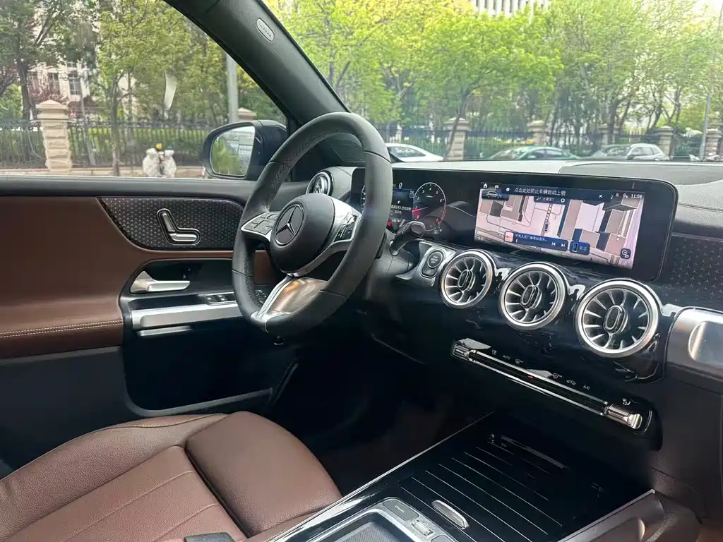 Mercedes-Benz GLB 2025 — фото 16