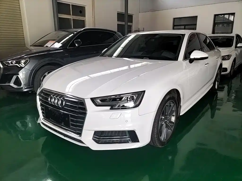 Audi A4L 2019 — фото 1