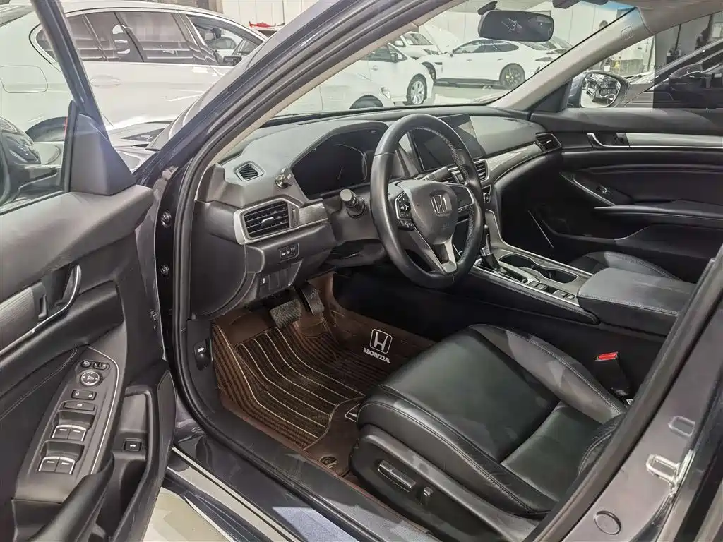 Honda Accord 2022 — фото 10