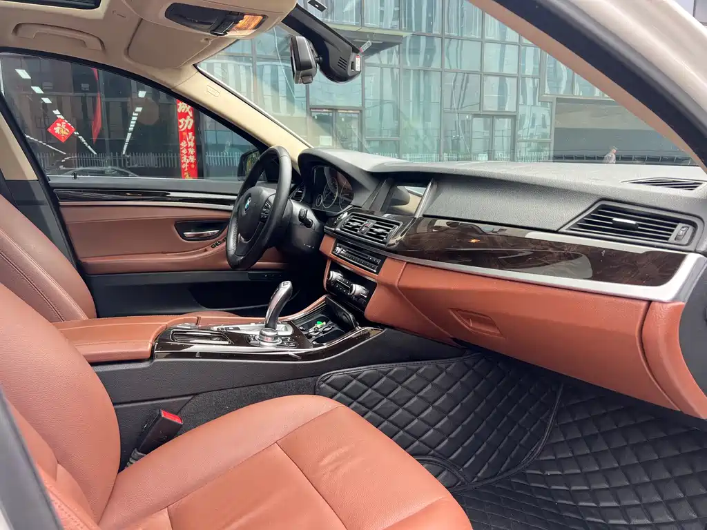 BMW 5 Series 2016 — фото 15