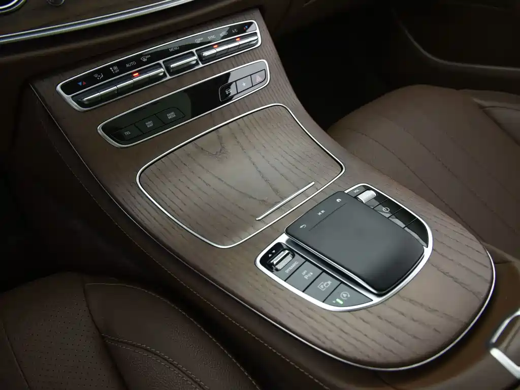Mercedes-Benz E-Class 2023 — фото 14