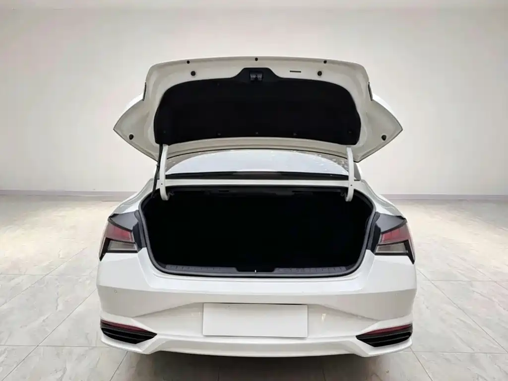 Hyundai Elantra 2020 — фото 12