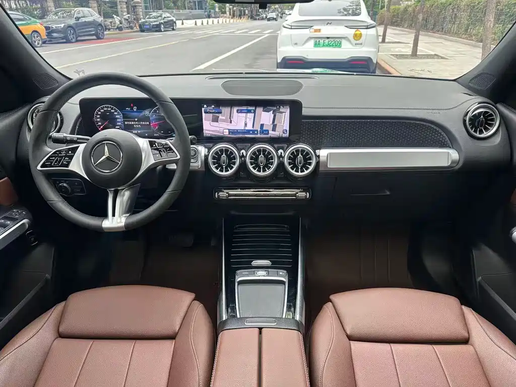 Mercedes-Benz GLB 2025 — фото 14
