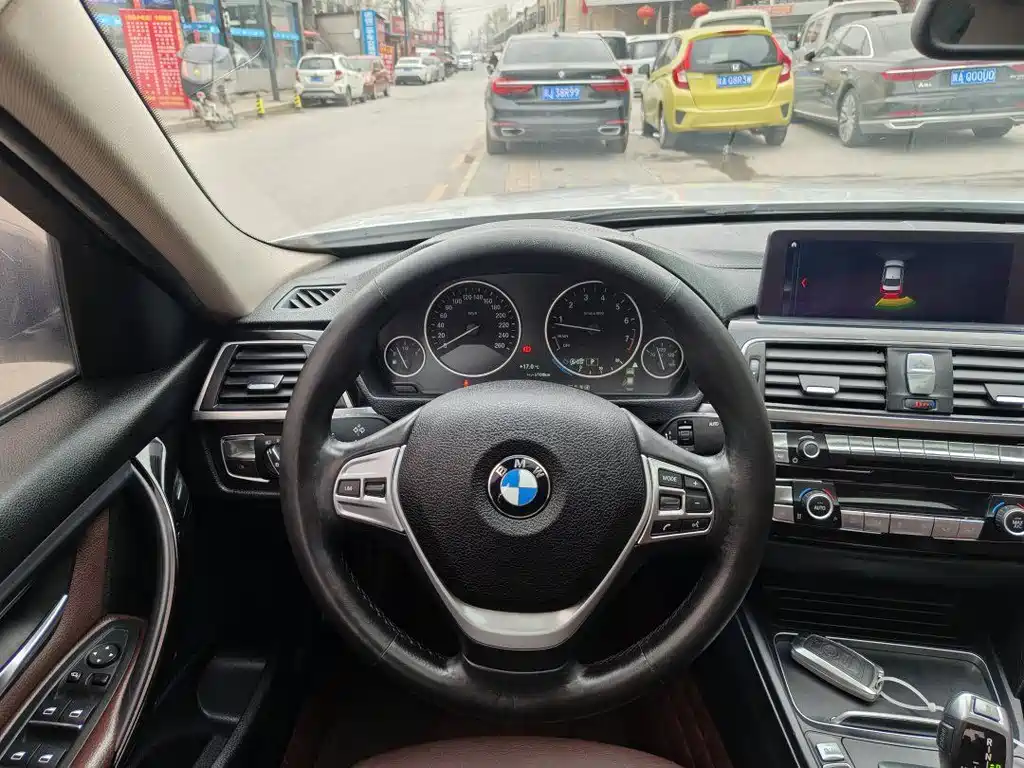 BMW 3 Series 2019 — фото 10