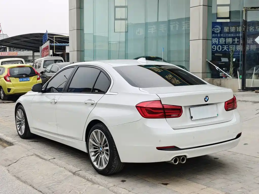 BMW 3 Series 2019 — фото 14